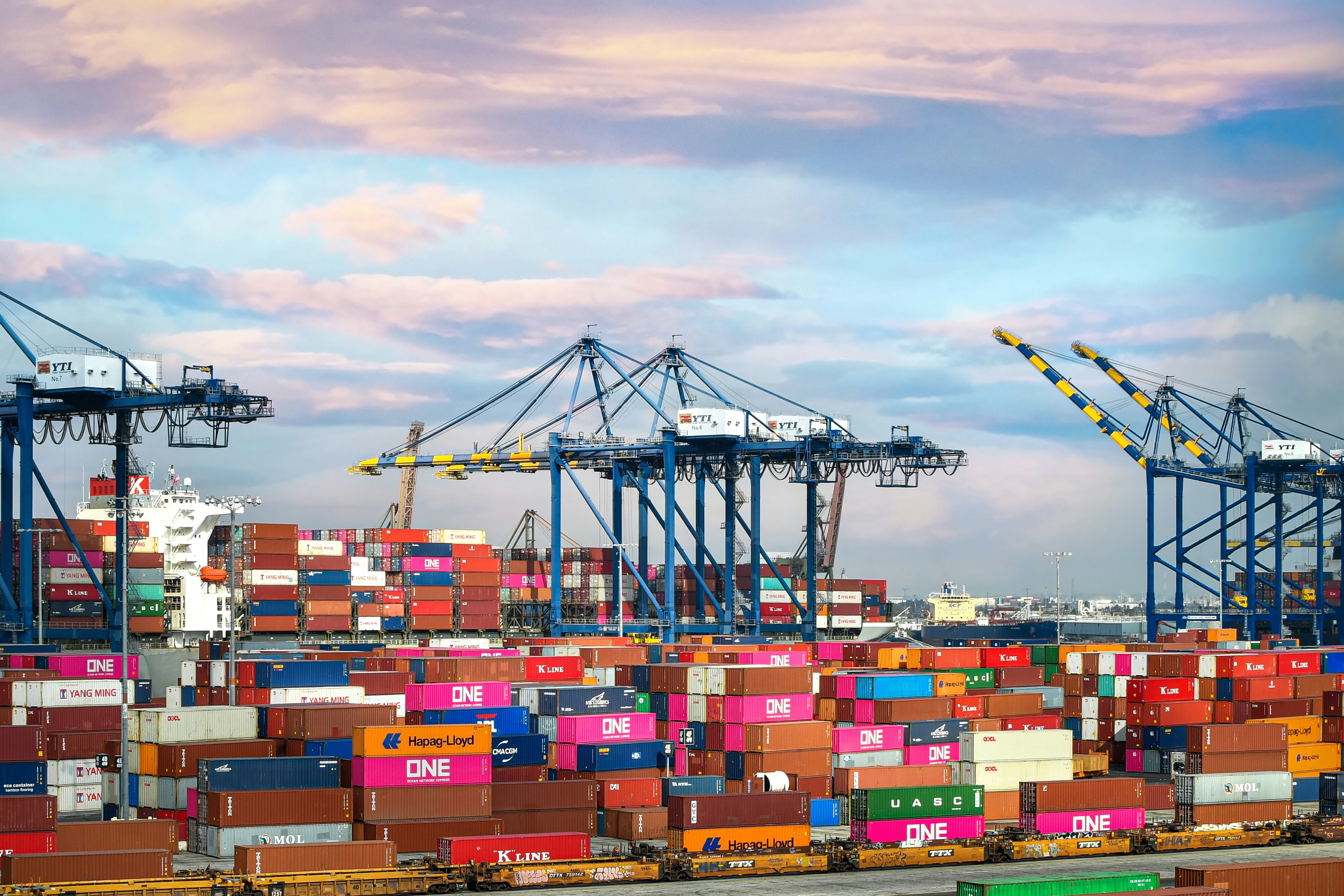 Port Logistics & Distribution Hub